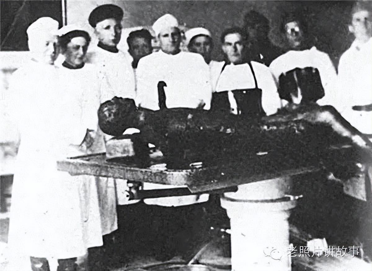 日军兽行：当着男人的面玷污了女儿，临走还残忍割下妻子乳房