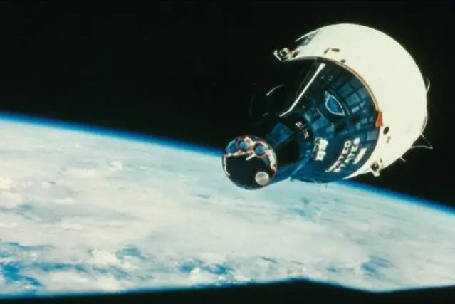 我国科学家为您解密月球神秘事件,霍金谈月球事件