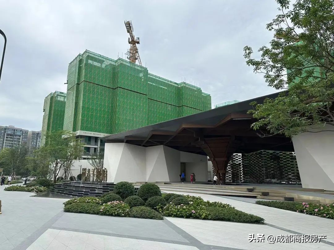 在“非顶流”的青羊新城，开发商主要“卷”什么？