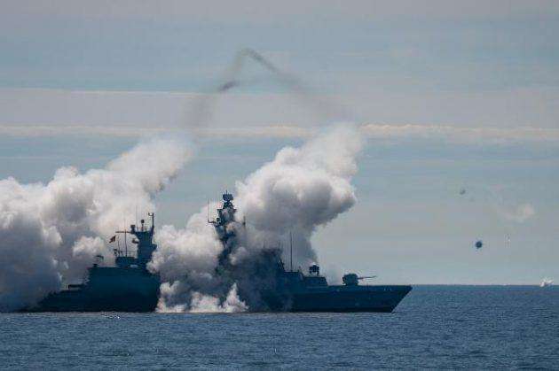 1949年解放军击毁英舰紫石英号，丘吉尔宣称*力武**报复，结局如何？