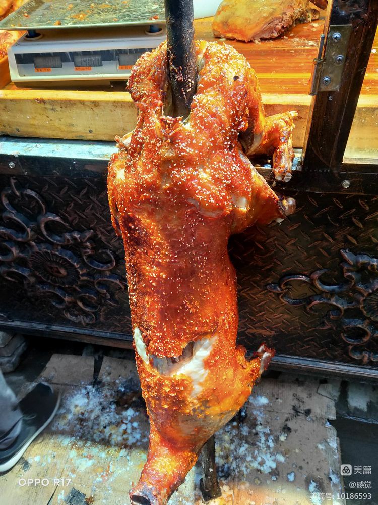 人气美食古法烤全羊,阿塞拜疆烤全羊美食