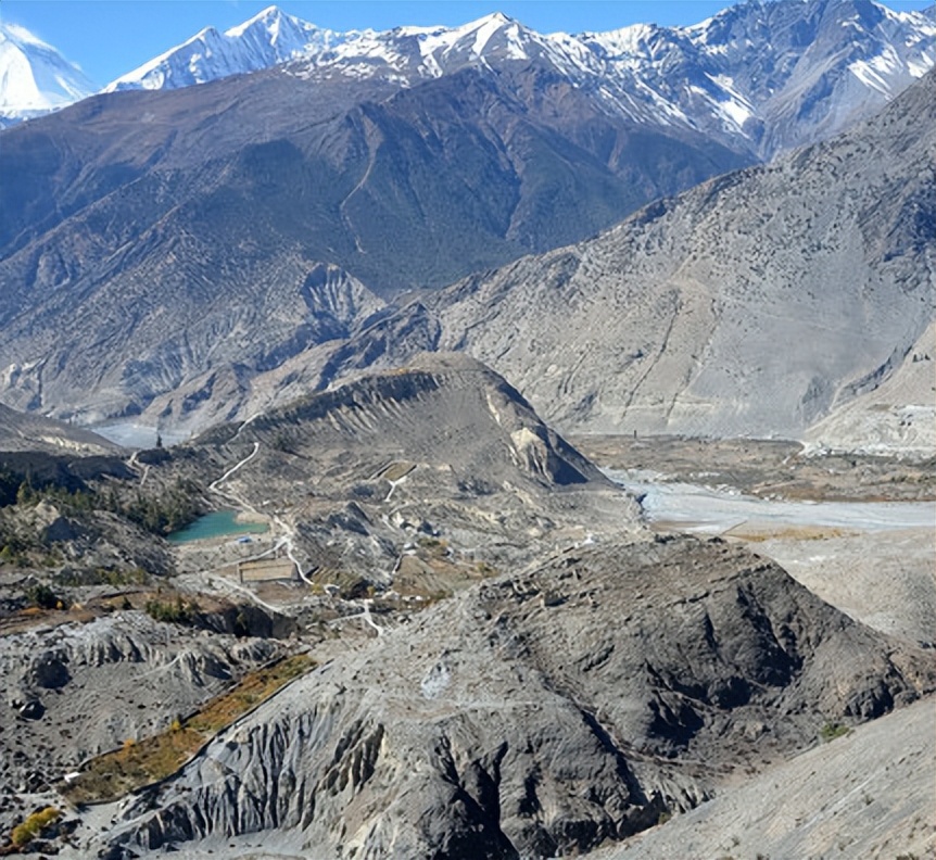 卡利甘达基峡谷深度,尼泊尔的卡利甘达基峡谷