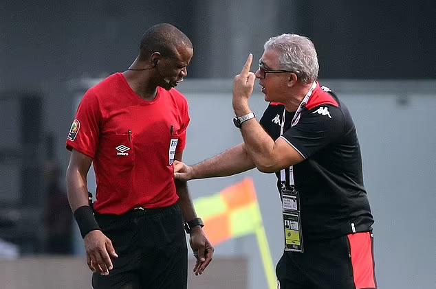 非洲杯闹剧主导起底“腐败前科”主裁判西卡泽维