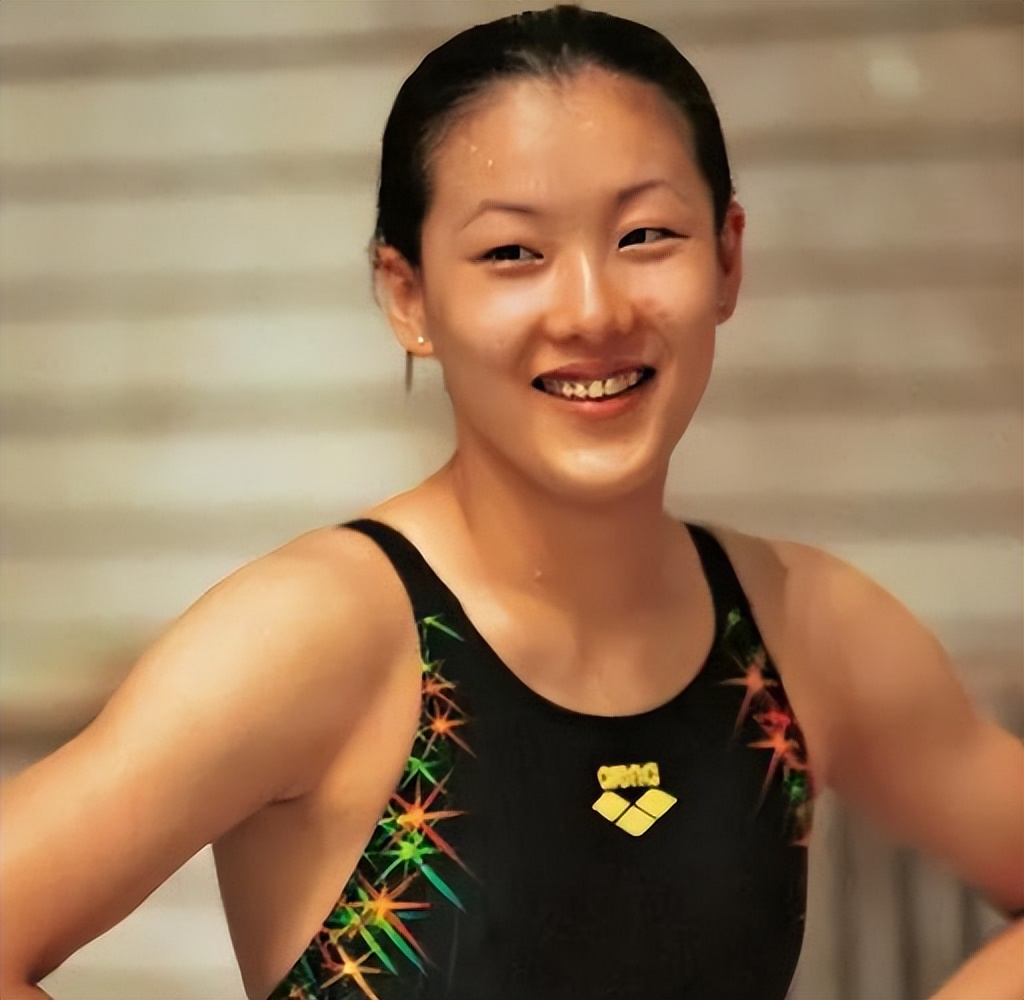 跳水女皇近况曝光,跳水王伏明霞净身出户