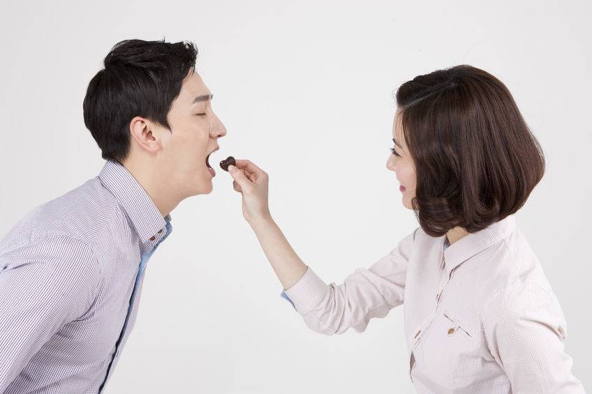 吃适量的黑巧克力对心脏健康有益,黑巧克力有助于减肥