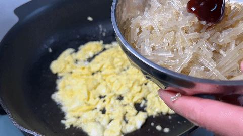 水煎包要想好吃，关键记住这两点，底部金黄，蓬松柔软，馅料鲜美