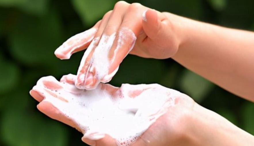 脸上长痘痘化妆推荐什么,化妆后脸上起痘痘怎么回事