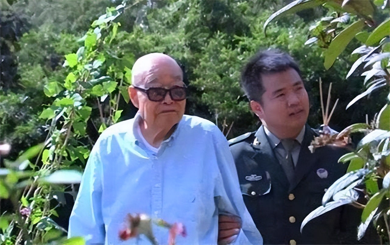 1953年，志愿军师长负伤后回家探亲，发现拉车的车夫就是父亲