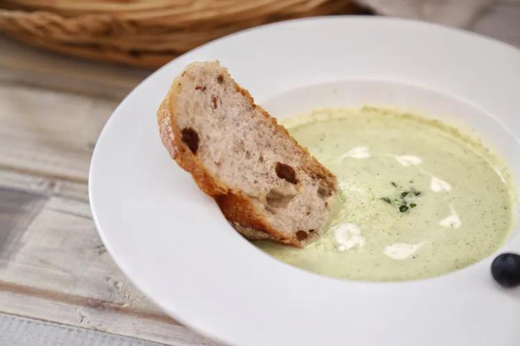 为什么西方的面包都特别硬,为什么外国的面包是硬的