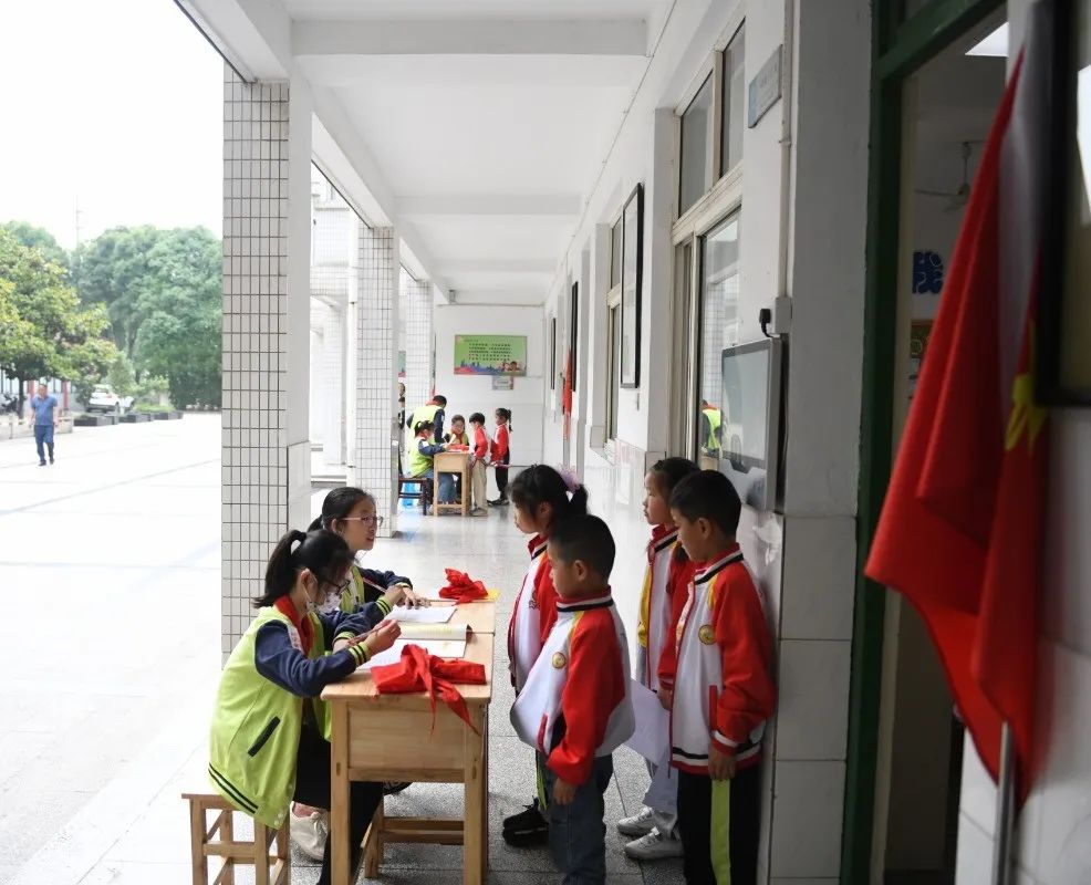 喜迎20大争做先进少先队员,喜迎二十大争做新时代好队员