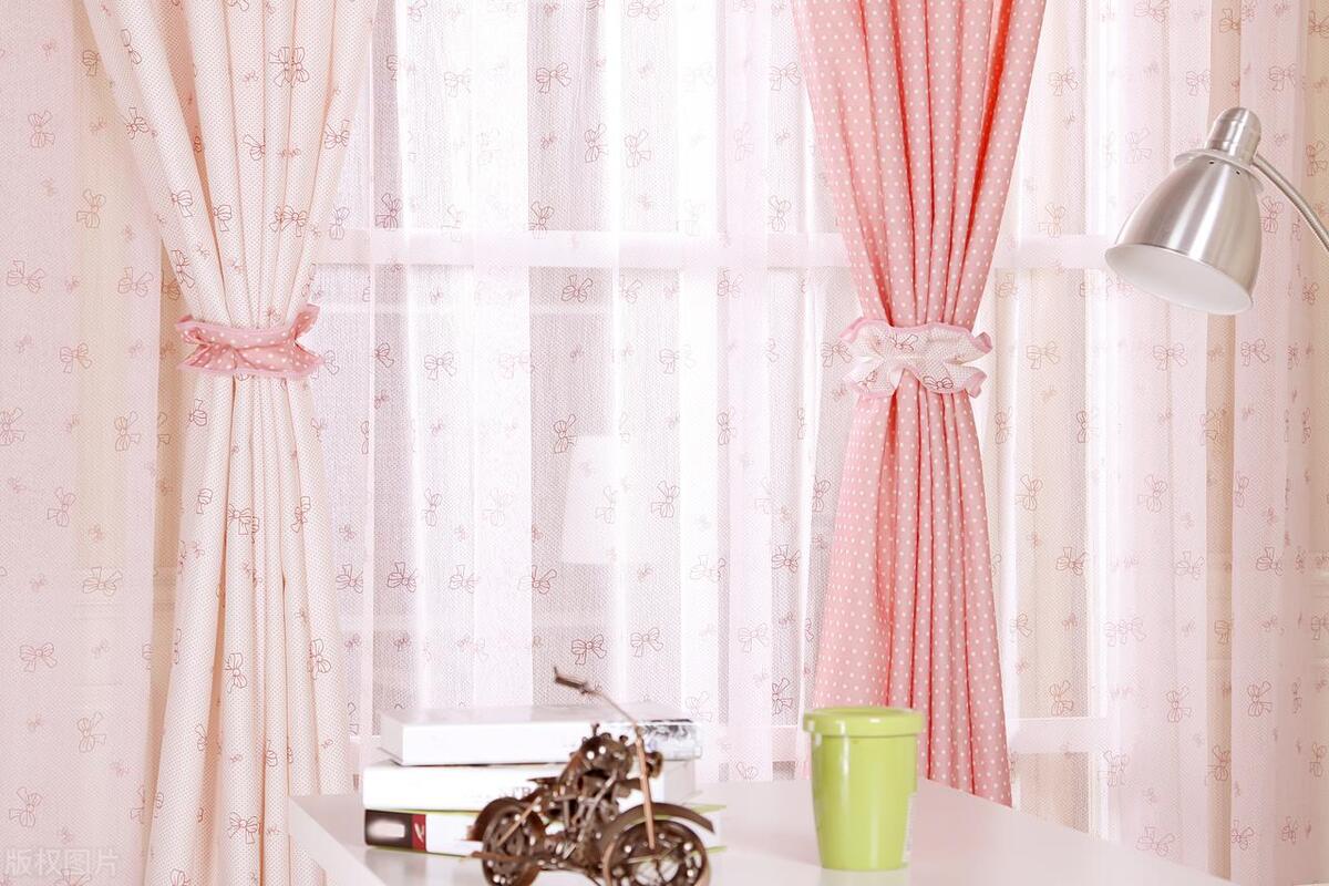 2022客厅中式窗帘最旺三种颜色,灰色跟脏粉色墙面配什么颜色窗帘