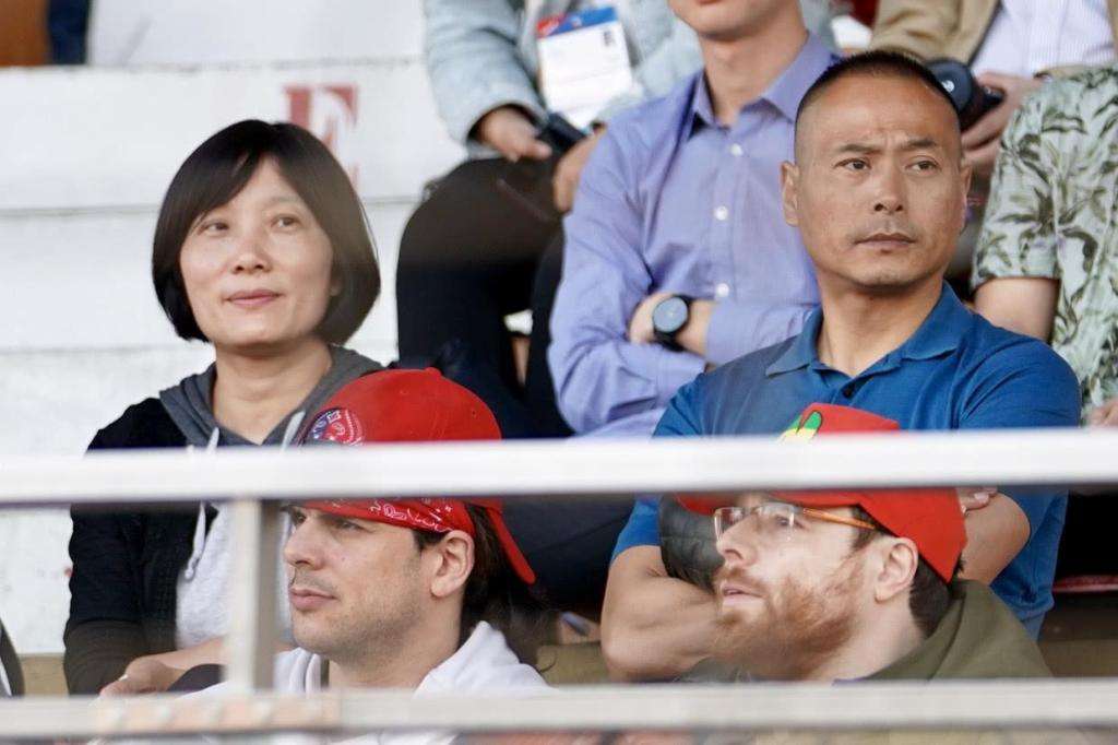 王霜被父母抛弃是怎么回事,王霜是被姨父姨母养大的吗