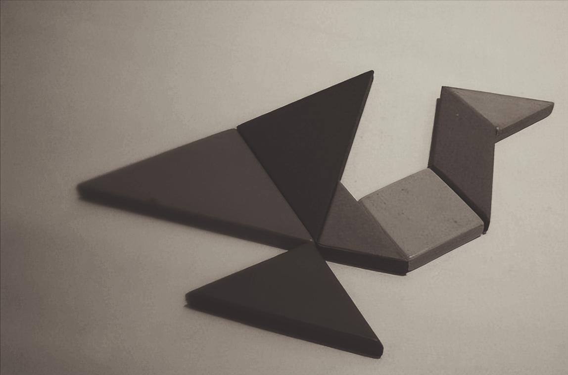 七巧板是我国传统的玩具还是什么,七巧板是我国古代的拼板玩具