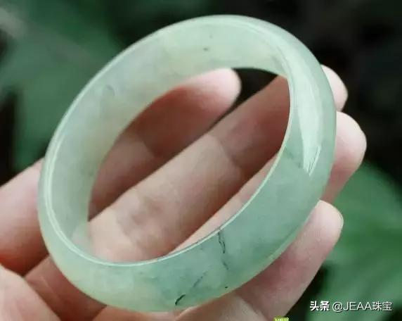 祖传手镯摔坏了怎么索赔,30万手镯摔断怎么处理的