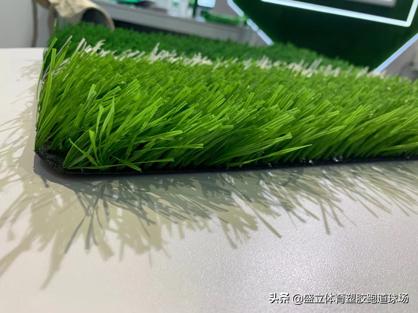 人造草坪足球场材料厂家,人造草足球场价格