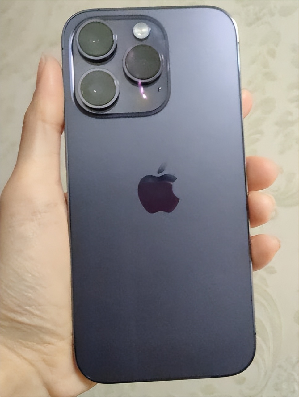要不要高价买苹果14promax,花一万多买iphone14promax值得吗