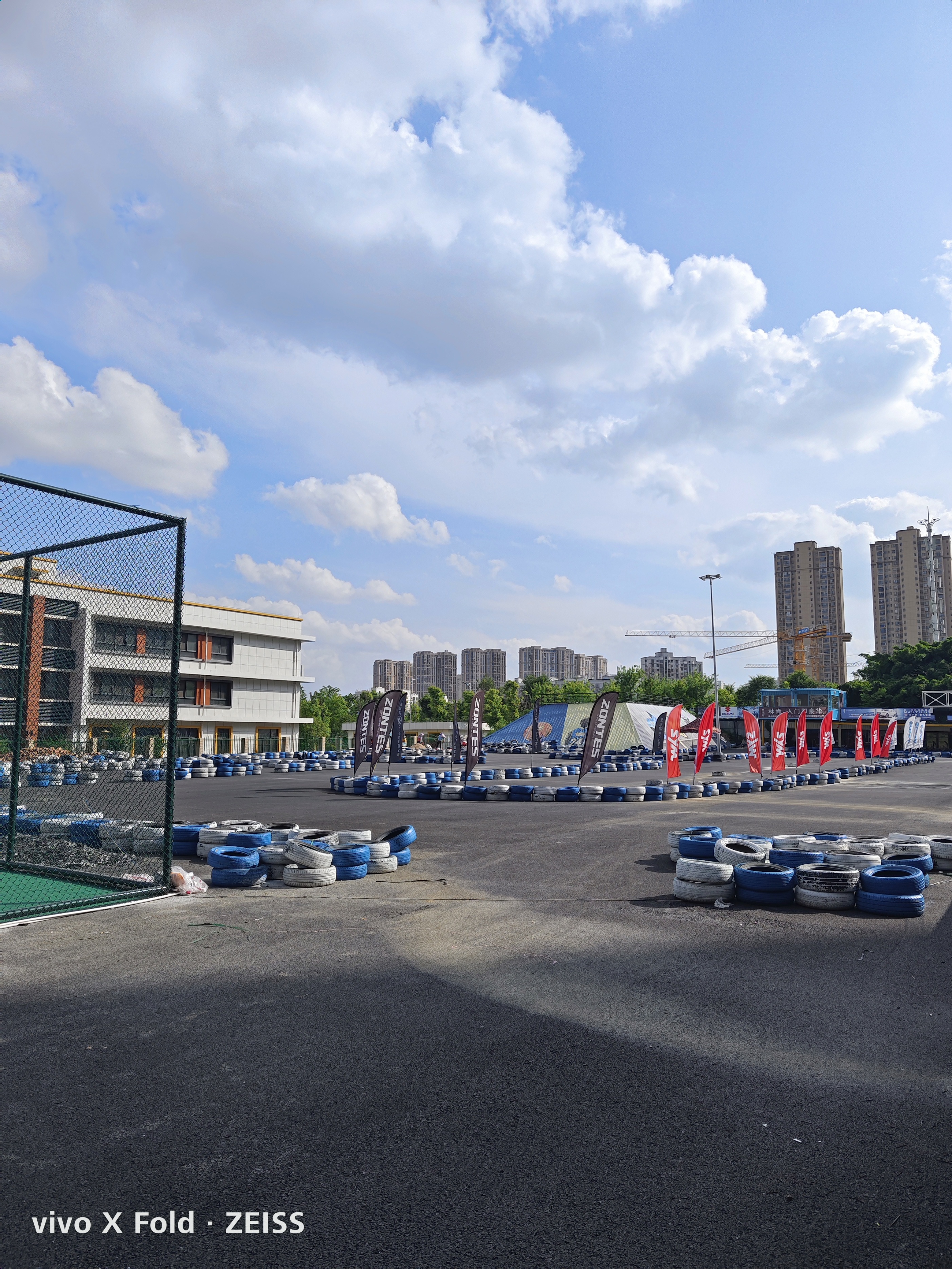 vivoXFold民间评测：8999起售，发布最晚折叠屏，能超越友商吗？