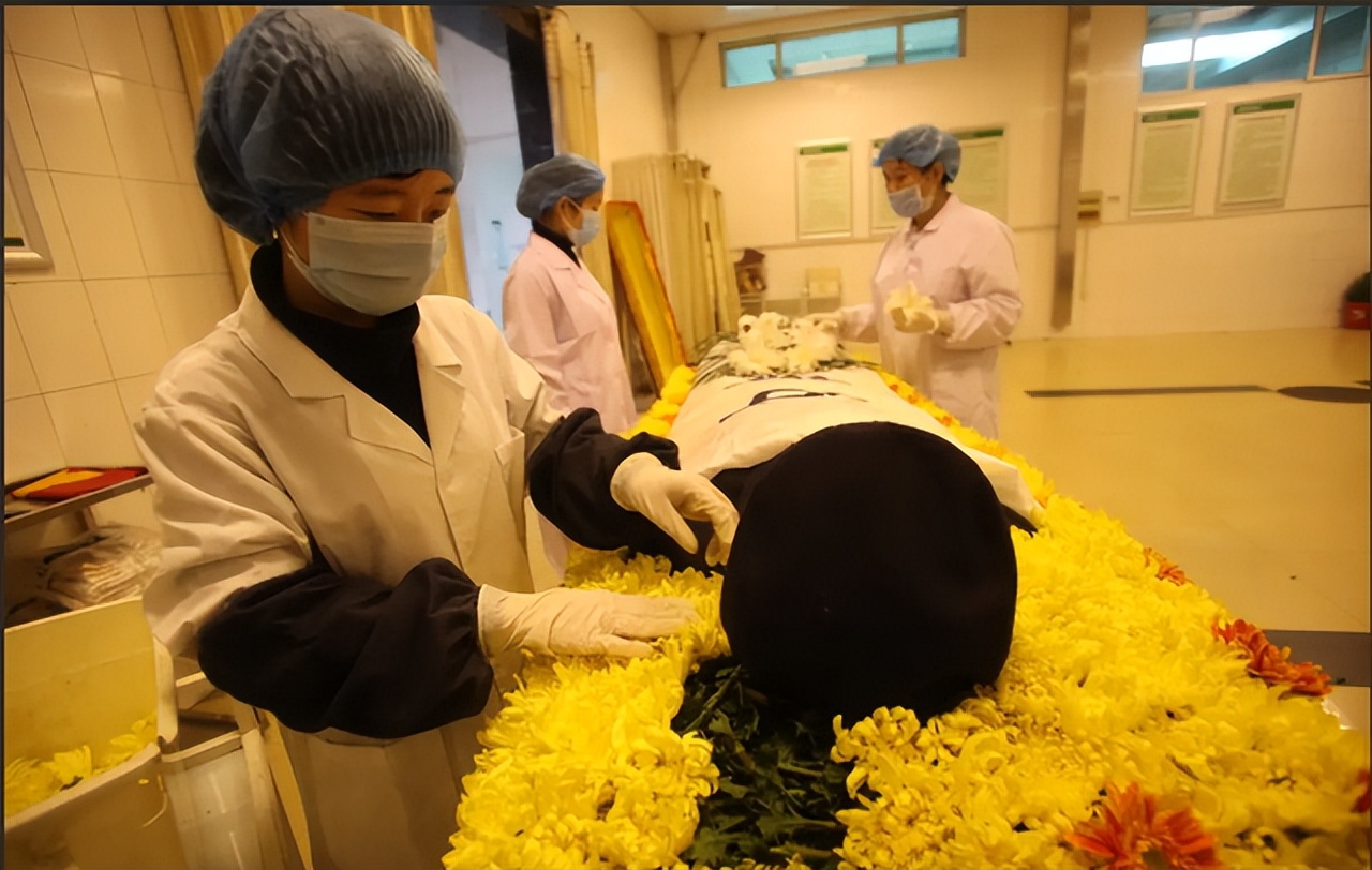 95后女孩自述入殓师工作,95后女孩当上入殓师