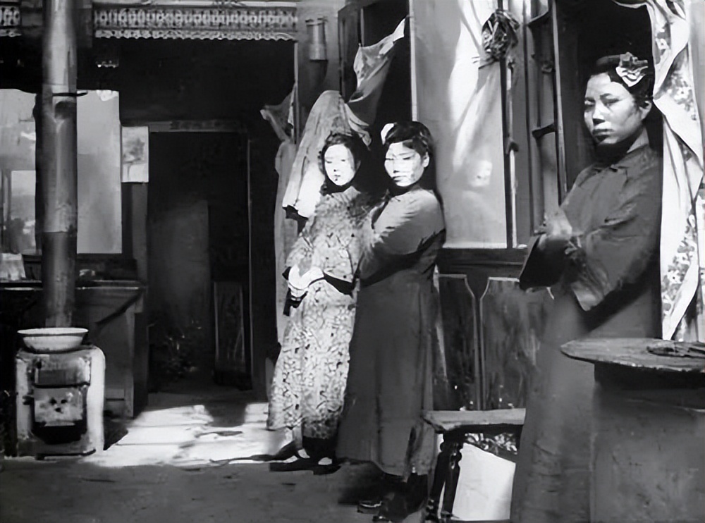 上海解放后，陈毅是如何整治黑道和*院妓**的？连蒋介石都夸他太厉害