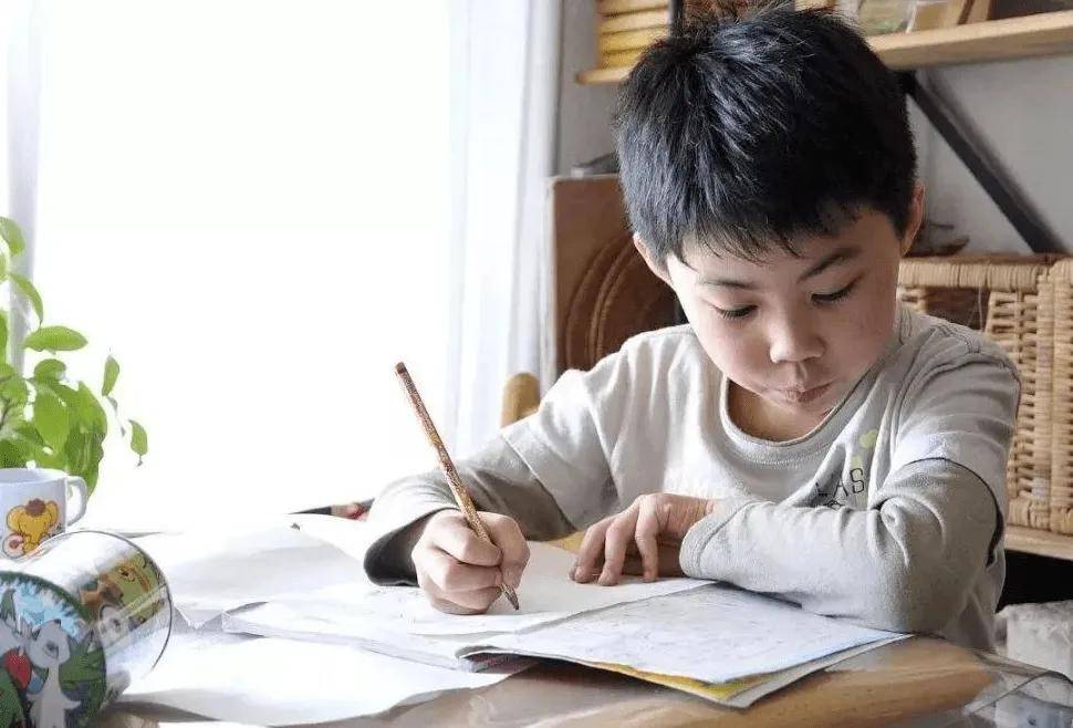 女儿因食物中毒住进了医院,10岁女孩买早饭