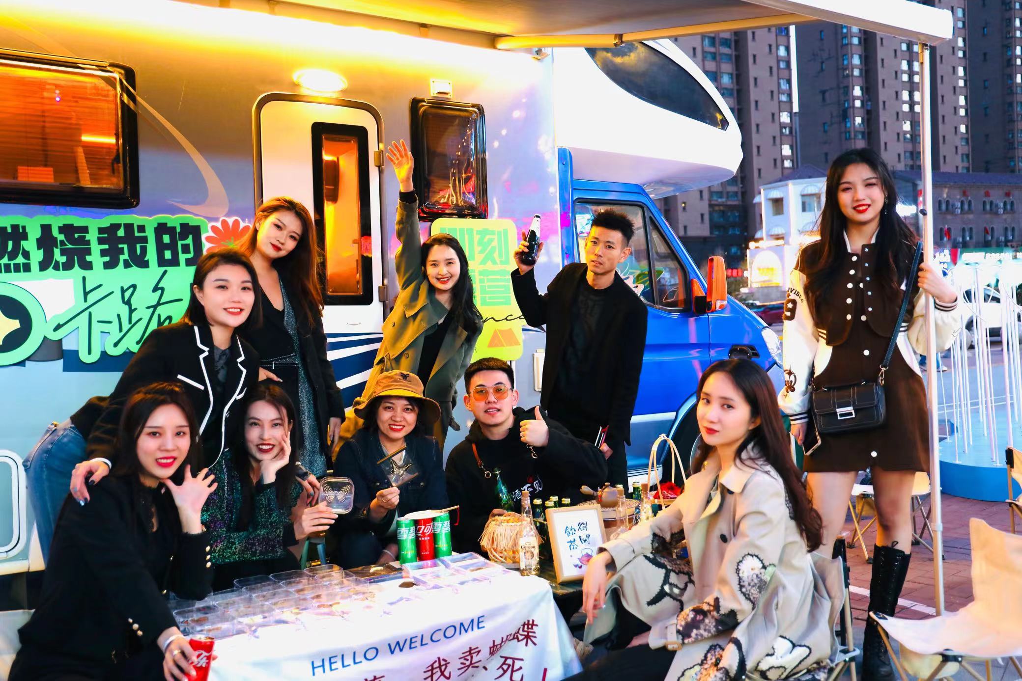 烟火气焕发夜经济新活力,烟火气息集市夜晚