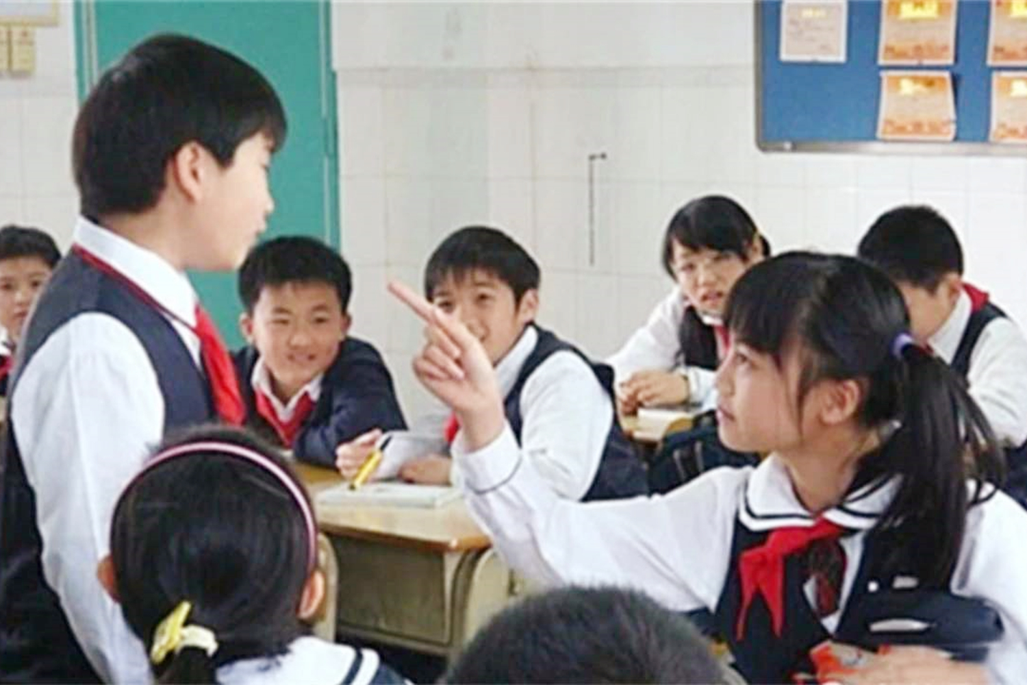 “妈，同桌经常摸我”，聪明宝妈智慧回应，帮助闺女远离“恶爪”