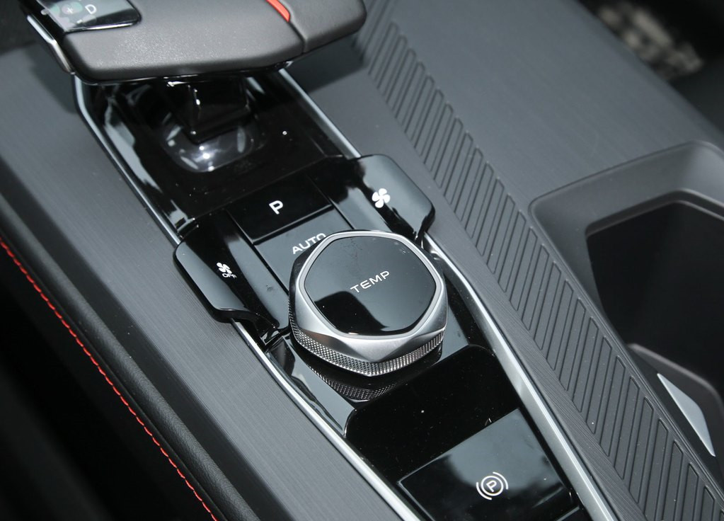 长安和大众suv哪一个好,长安cs55plus对比丰田锋兰达