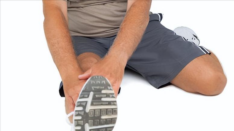 70岁老人压腿拉筋有好处吗,老人压腿的好处与坏处