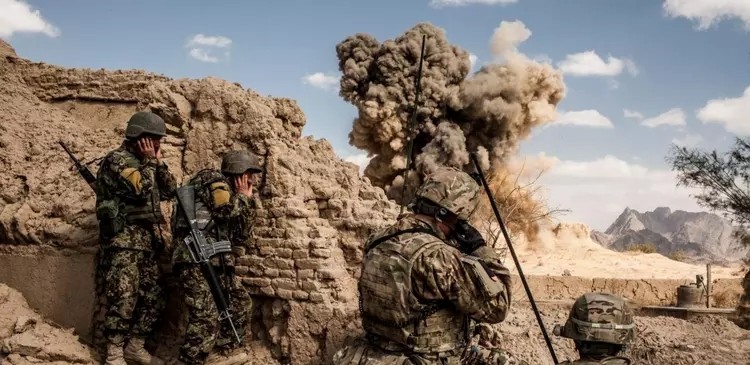 2003年，美国19岁女兵在伊拉克被俘遭受虐待，获救后美国奖励50万