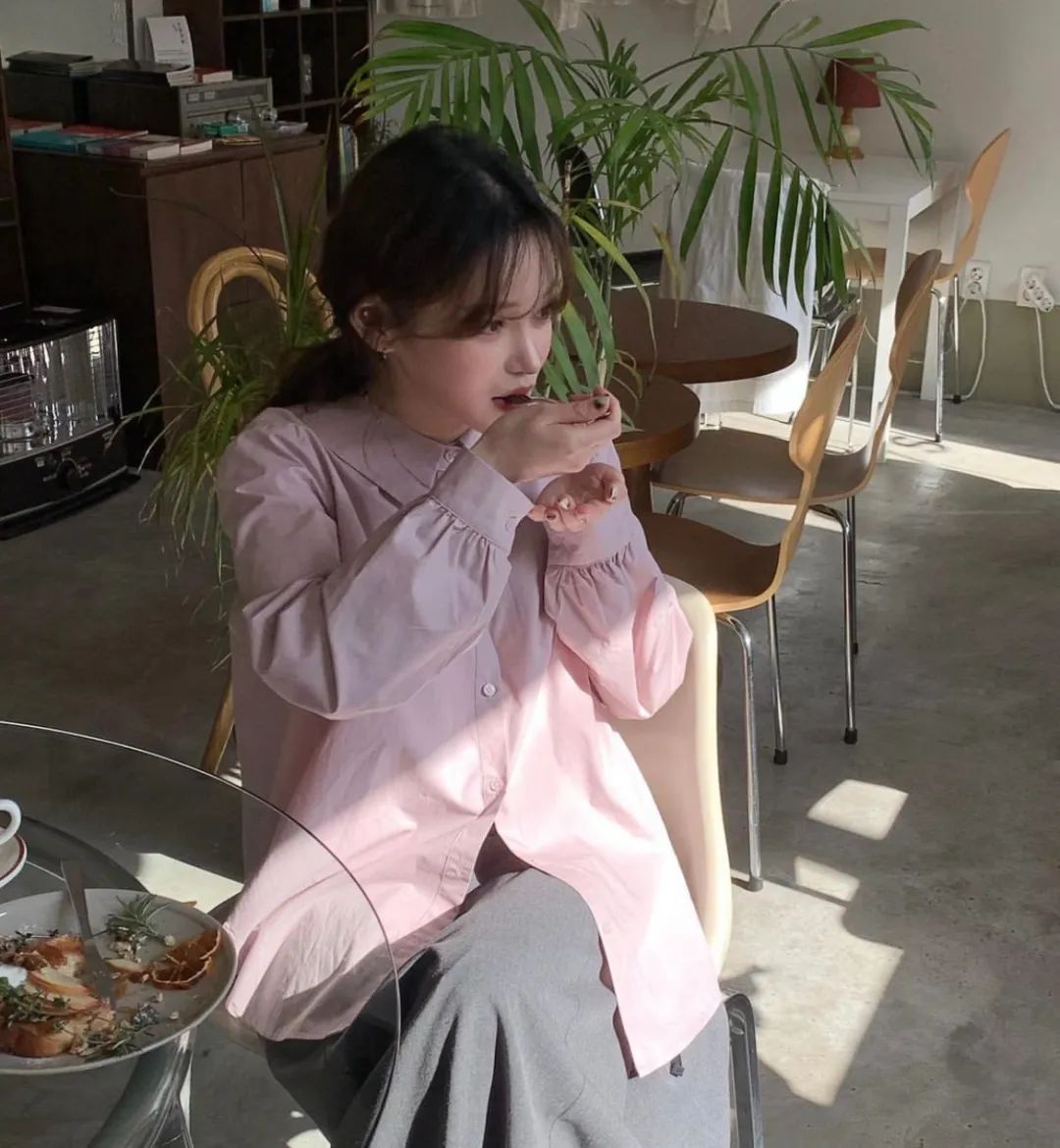 女生齐刘海和中分哪个更减龄,2021减龄最火发型齐刘海