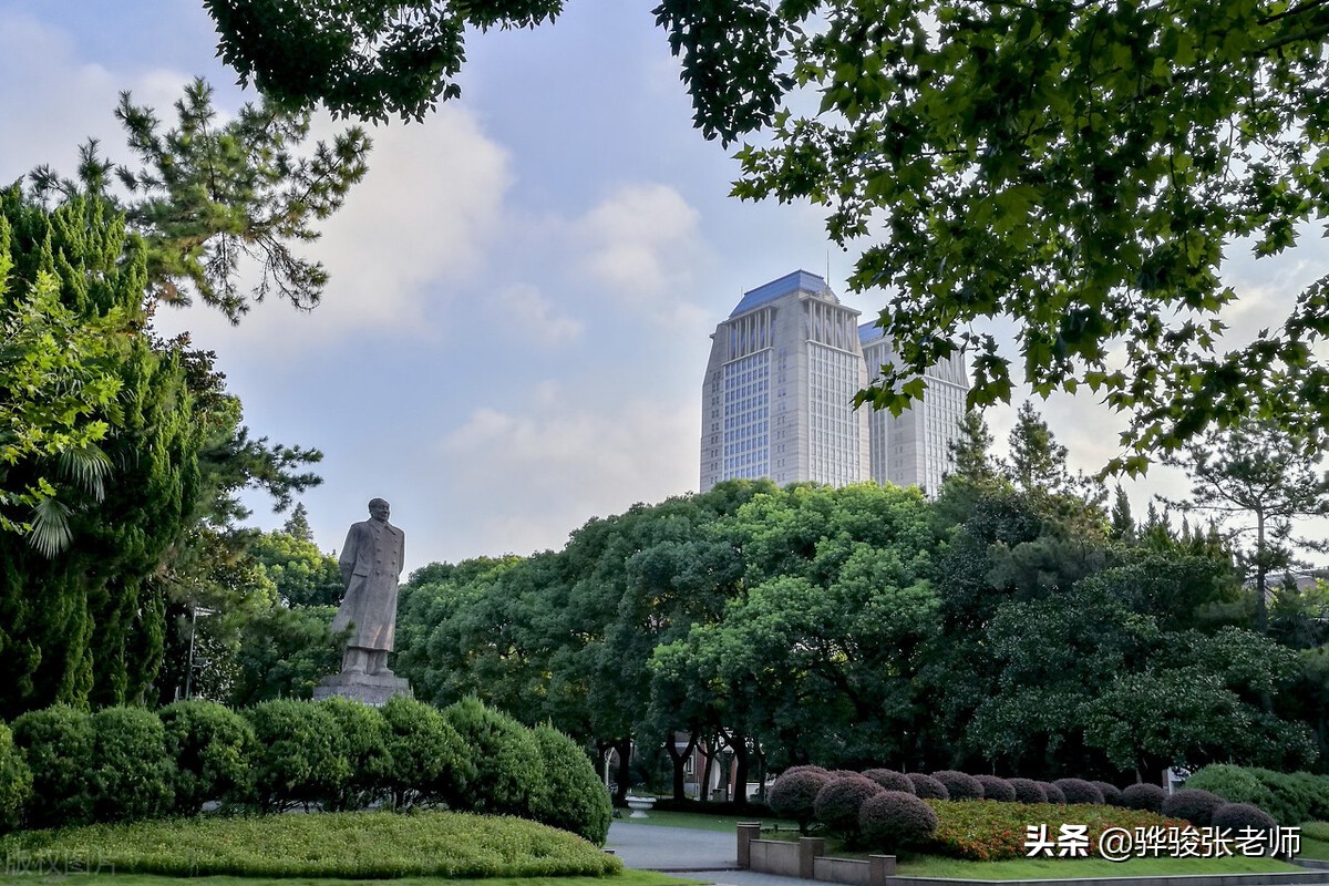 日月光华旦复旦兮上一句,日月光华旦复旦兮的上一句