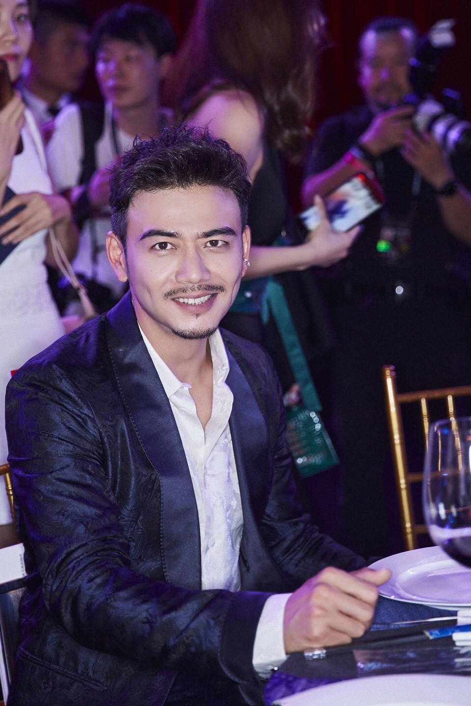 杨烁落魄总裁,杨烁落魄的时候捡垃圾