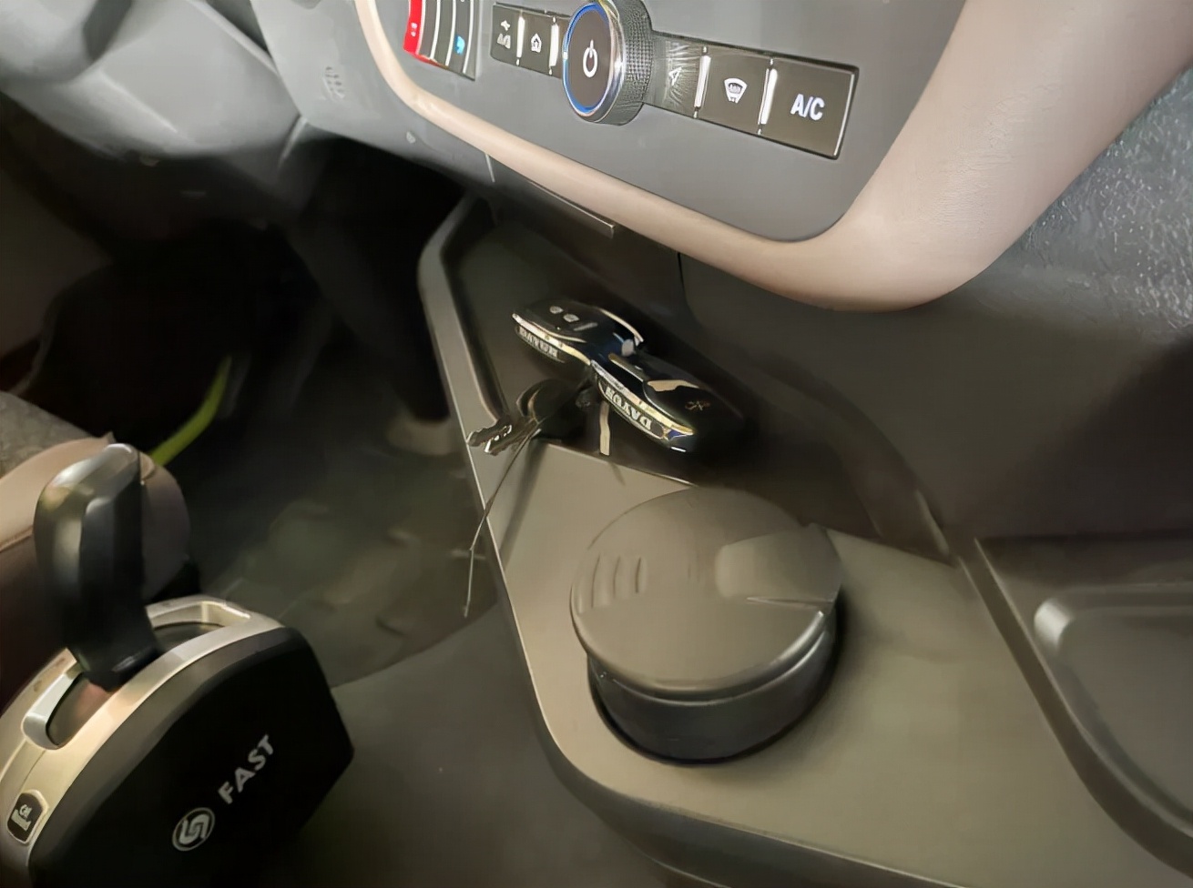 大运重卡v9自动挡操作方法,大运v9重卡新款内饰