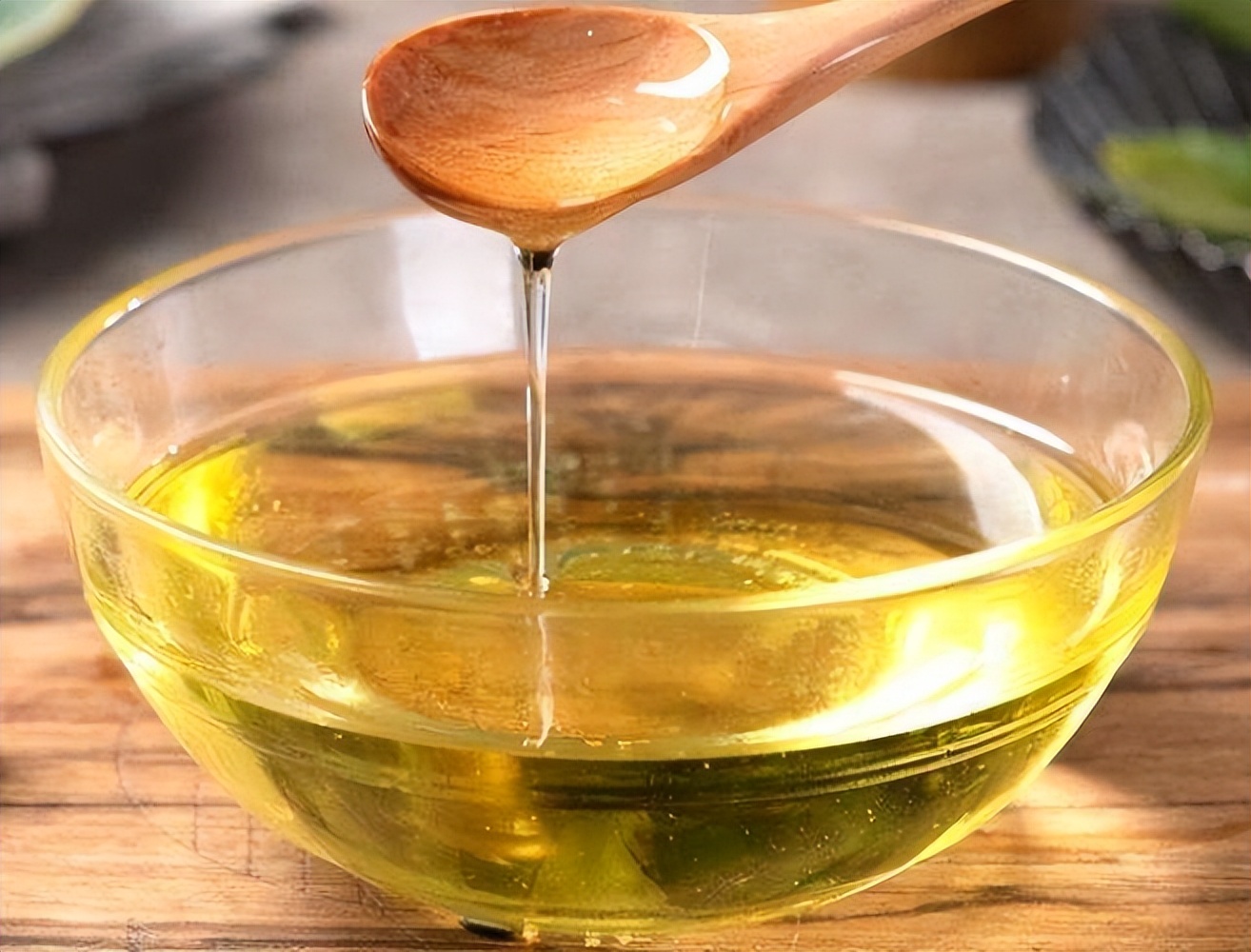 天气太热食用油会不会坏,食用油长时间高温还能食用吗