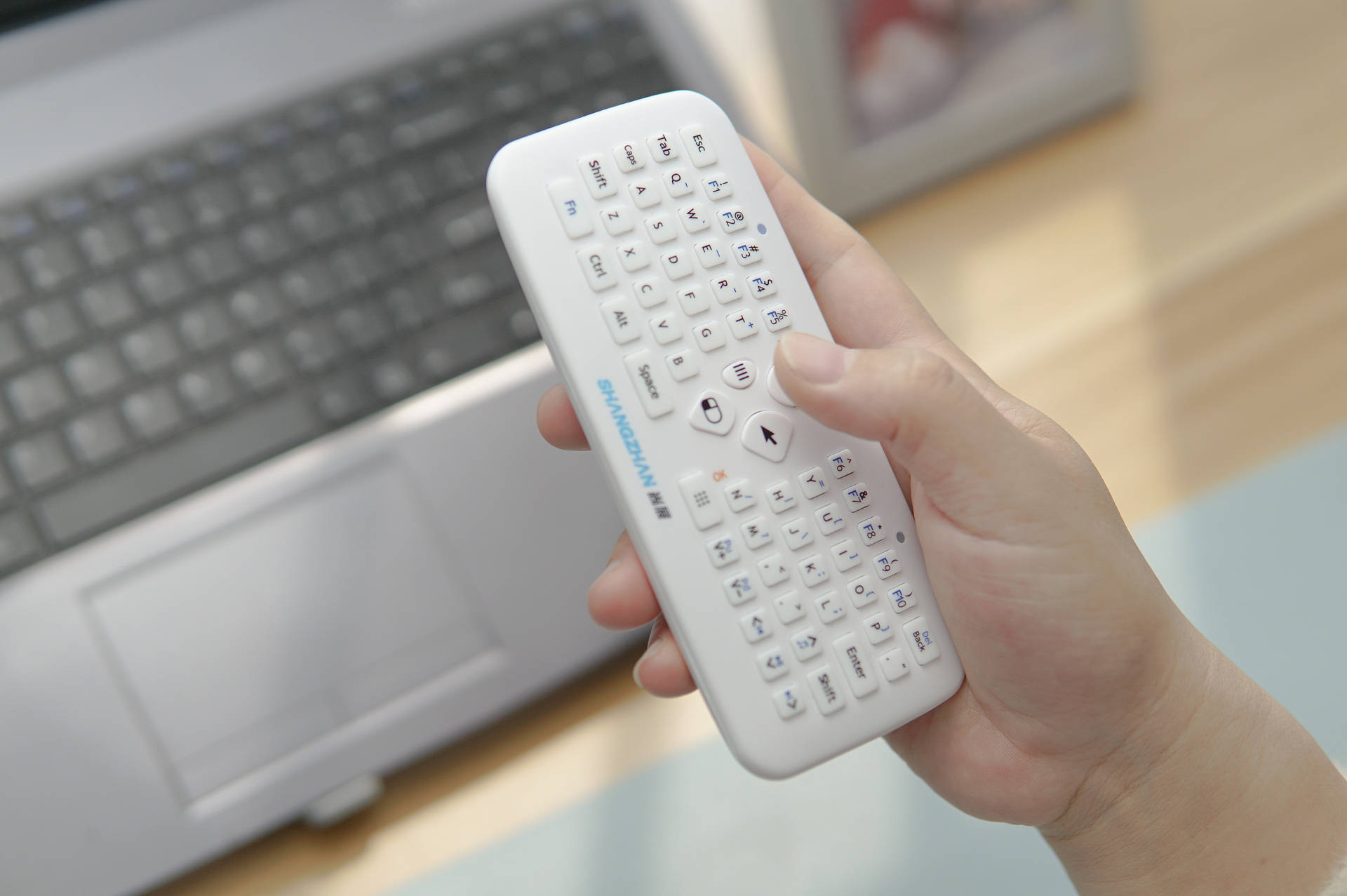 空中键鼠控制电脑电视,电脑多功能投影键盘