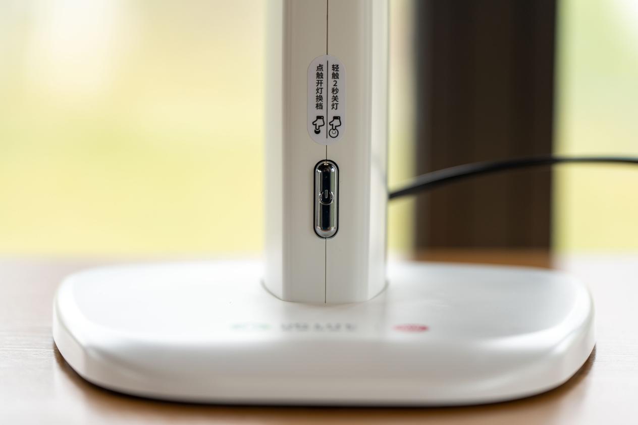 智商税还是护眼专家？爱德华医生天使之光2儿童学习润眼灯测评