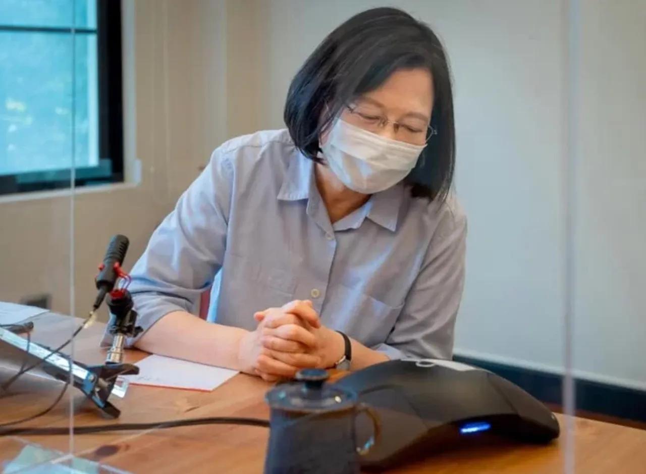 四川地震，美驻华大使态度突变，蔡英文致电慰问，向大陆伸出援手