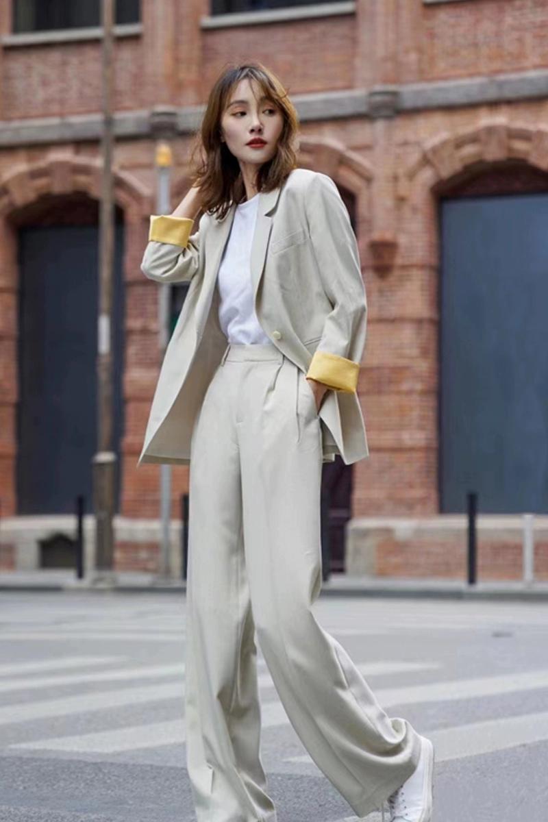 今年春天最流行的减龄穿搭,适合25岁到30岁的女装外套春季