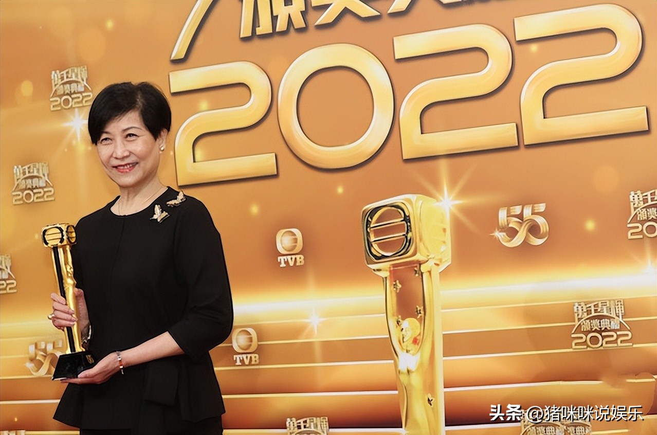 尴尬到冷场，万千光辉大奖竟然由珍姐获得，背后的原因曝光