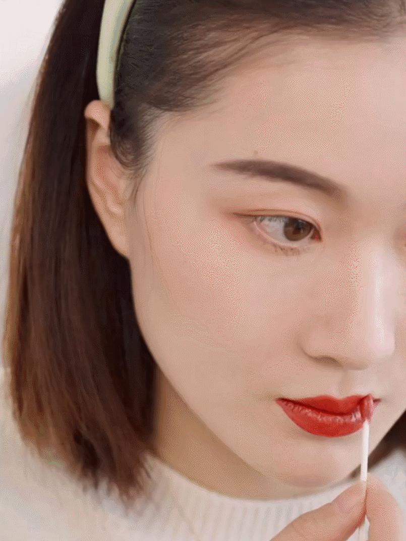 为什么涂红唇没淡唇好看,为什么涂了口红显老