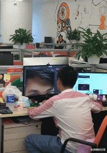 “你以为女生睡觉都是靠着男票？为你解锁更多姿势！”