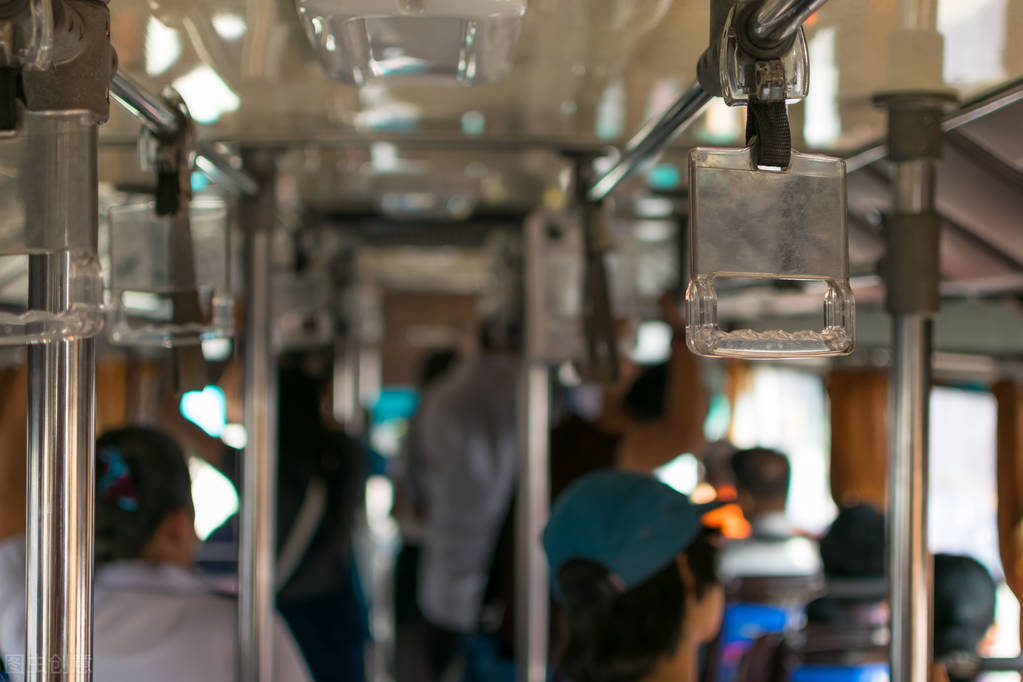 北京公交司机真实收入一年,北京公交司机工资多少钱一个月