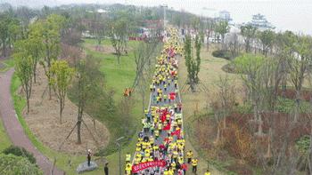 2023青山绿水红钢城半程马拉松,青山马拉松开幕式