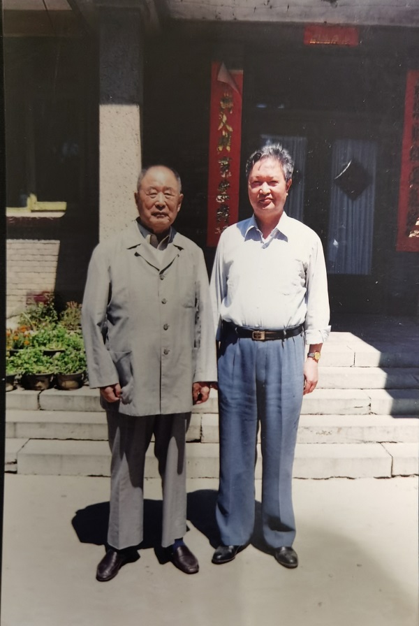 国防大学教授撰文深切缅怀*德生李**将军