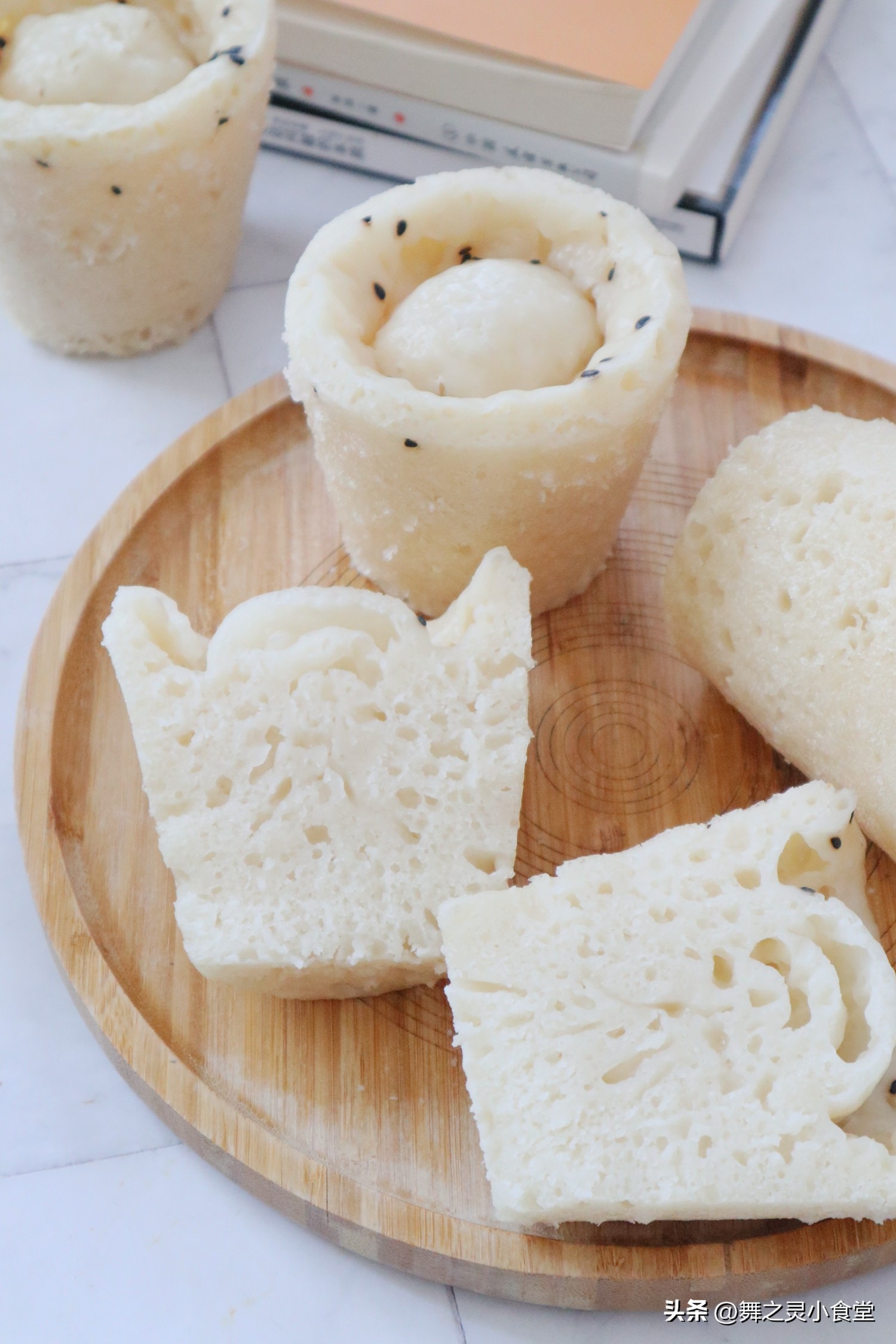 用牛奶和米粉做蛋糕,用米粉做蒸糕不加牛奶和鸡蛋