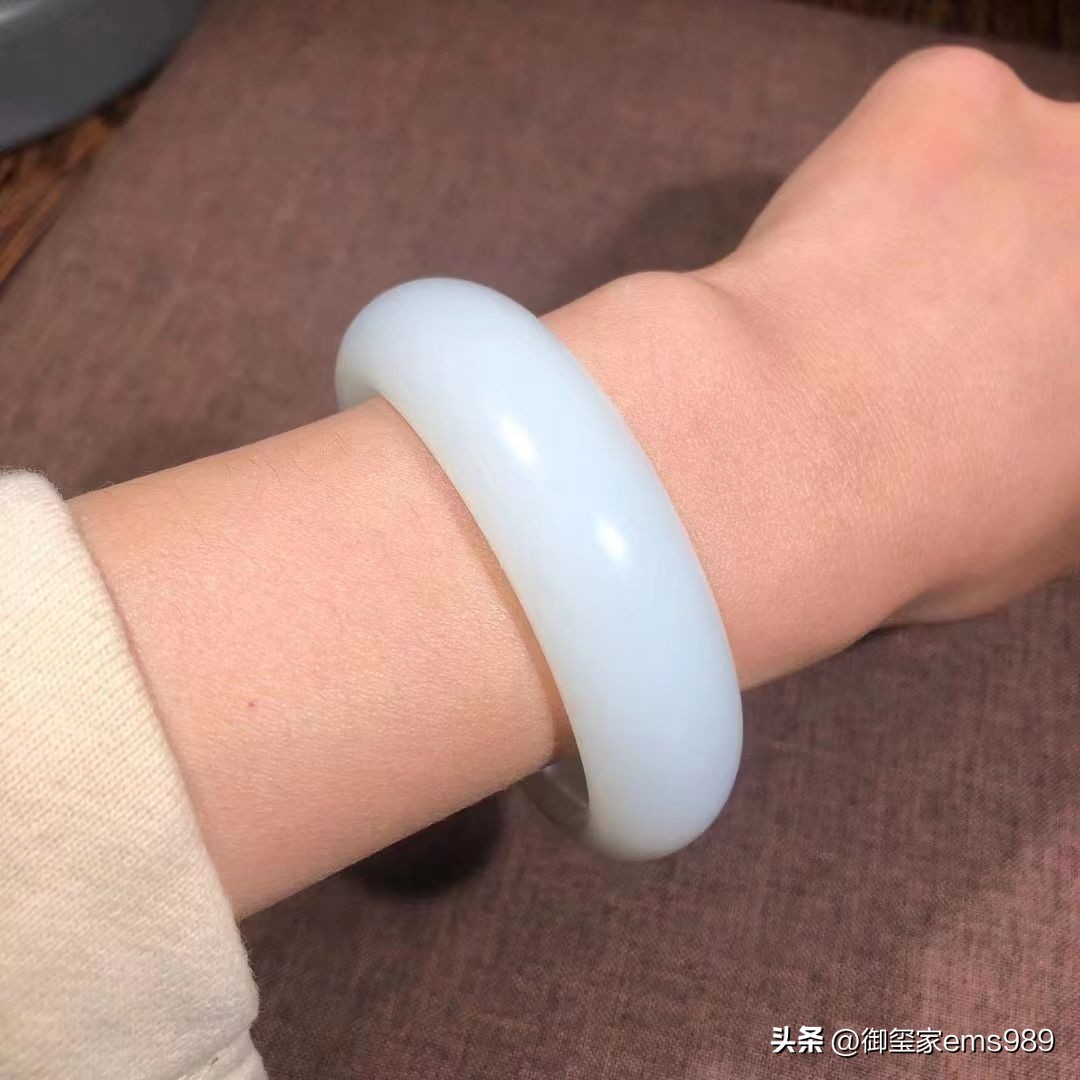 和田玉碎了怎么补救,刚买的和田玉手镯摔碎了怎么补救