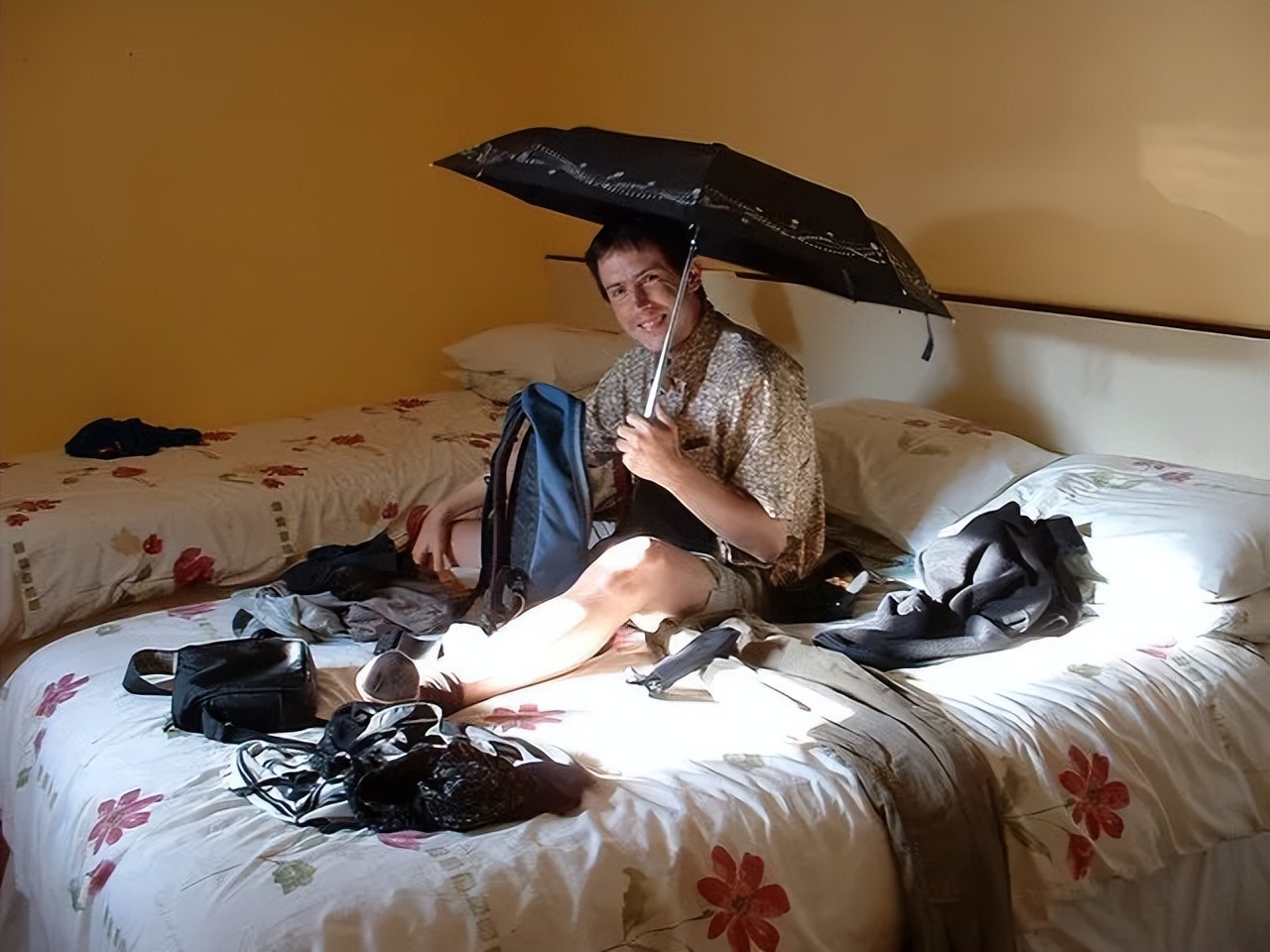 为什么欧洲人喜欢淋雨不撑伞,法国人下雨不打伞