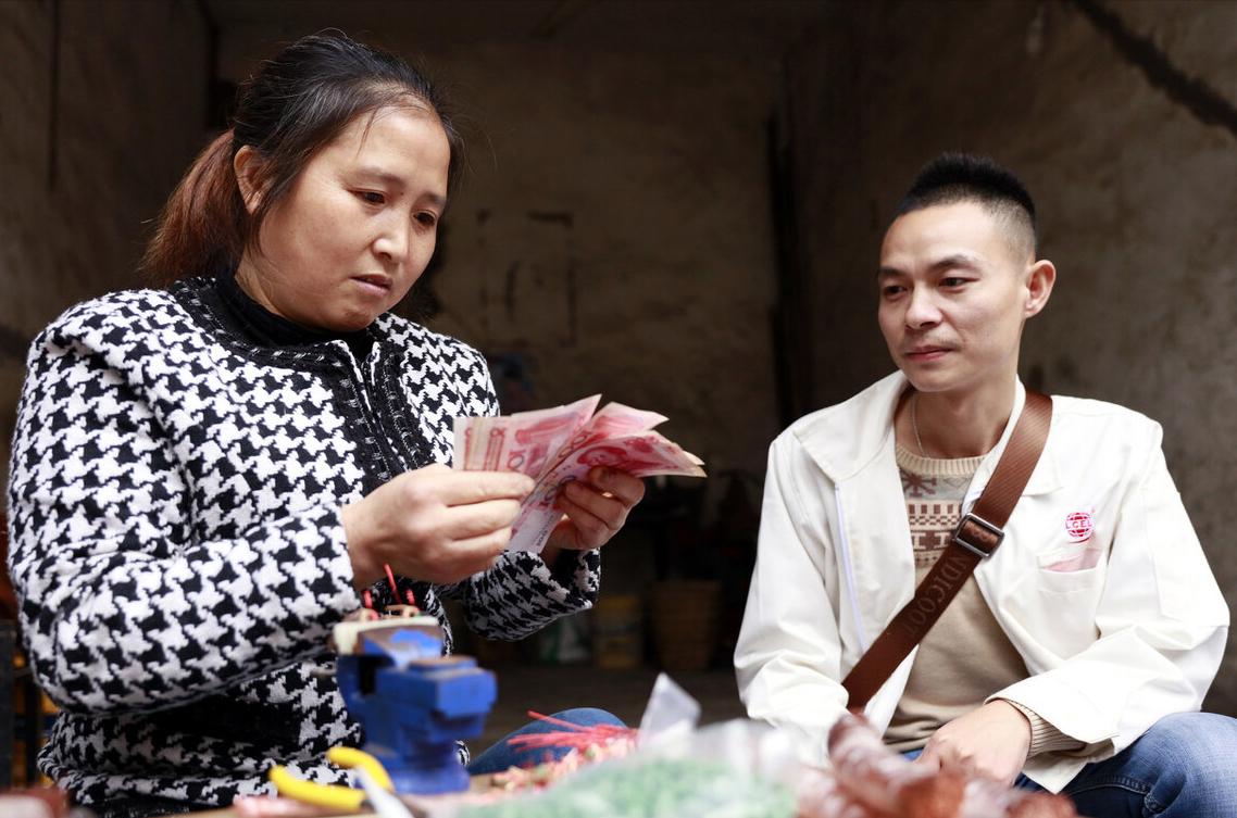 每年交200元的养老保险怎么交,农村每年交200元养老保险能领多少