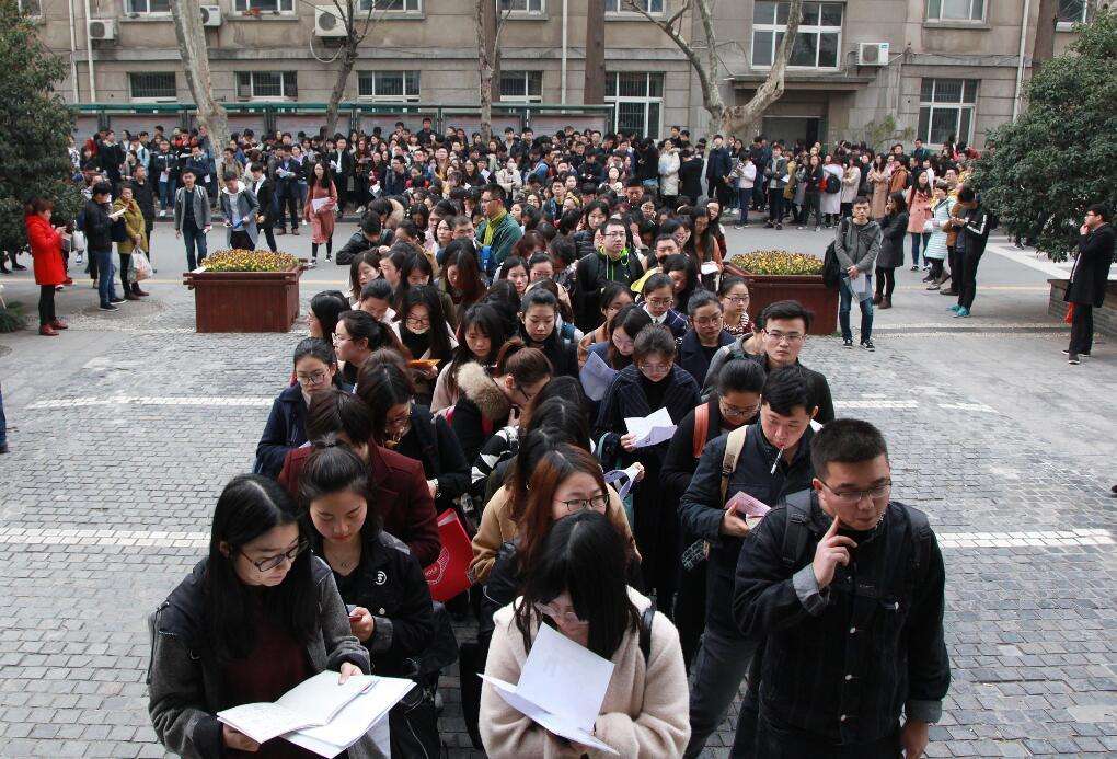 没人报的省考公务员岗位容易进吗,公务员冷门职位报考人数