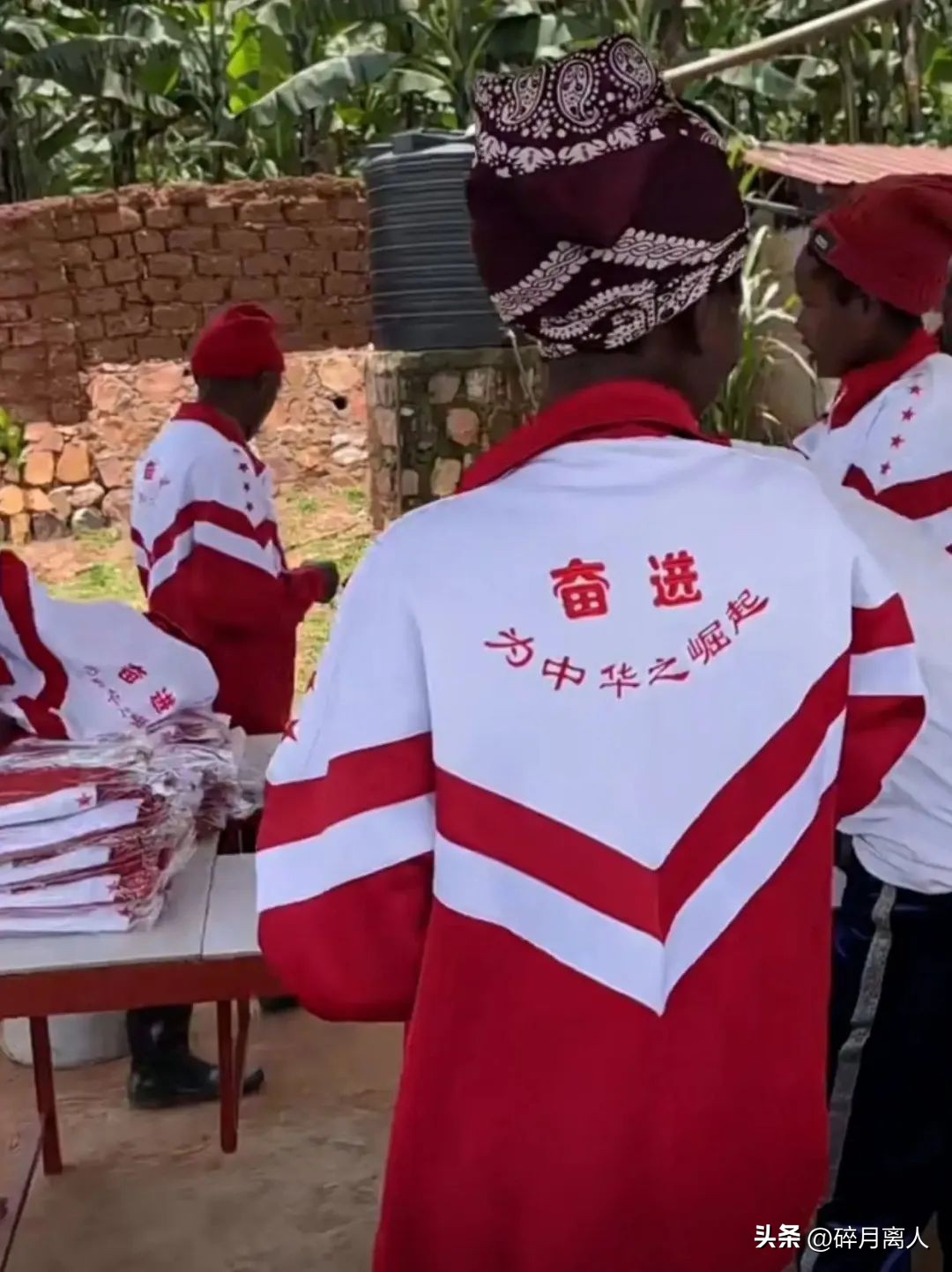 你扔掉二手衣服，决定非洲的街头潮流，2600万吨旧衣的商机